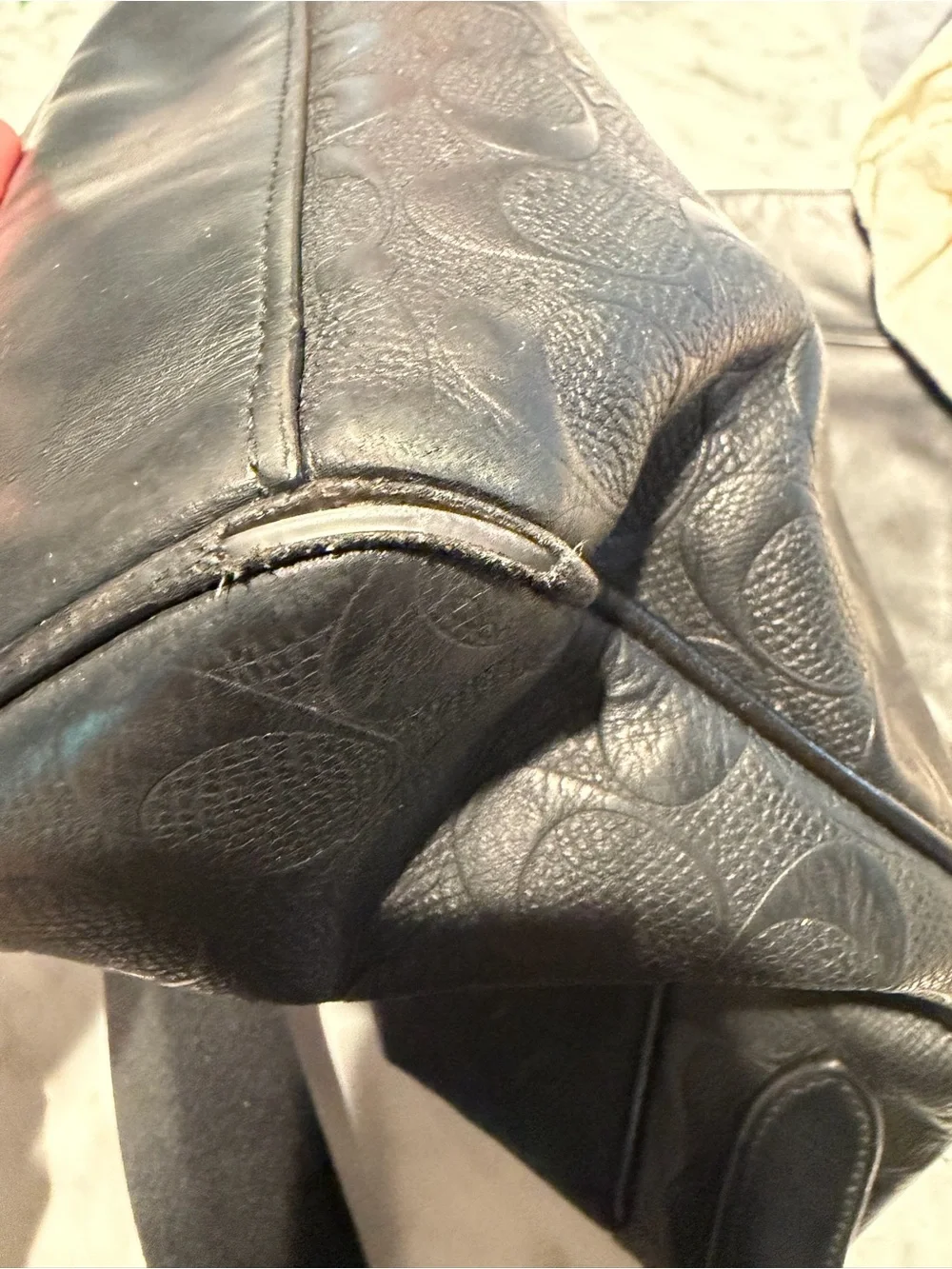 Coach Men's black Leather Signature Messenger Bag with Adjustable Strap